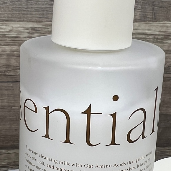 Oak Essentials Nourishing Cleansing Milk 150ml / 5fl oz Bottle - Picture 5 of 6